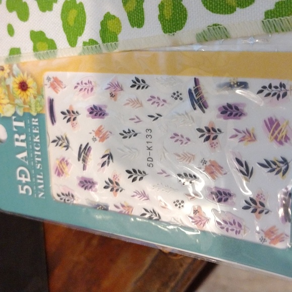 EUC Clinique Makeup Bag with Goodies - Picture 9 of 16